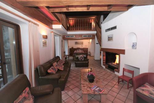 Apartment Ecureuil 200m2 Living Room With Fireplace