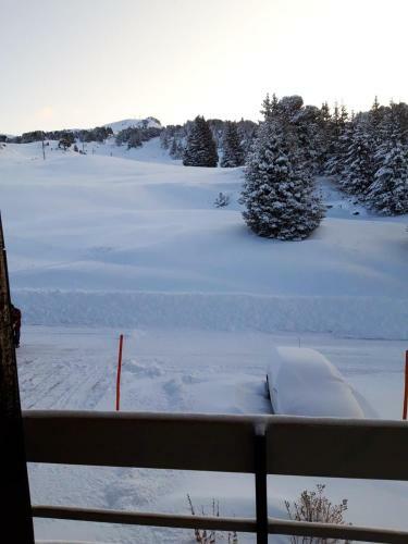 Apartamento Studio In Chamrousse With Wonderful Mountain View And Balcony 100 M From The Slopes