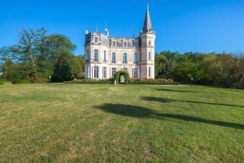 Clairac Chateau Sleeps 15 With Pool And Wifi
