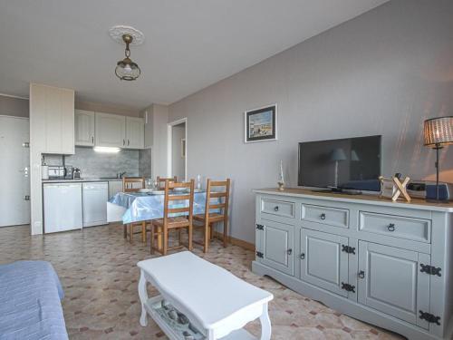 Charming Apartment In Courseulles Sur Mer Near Seabeach