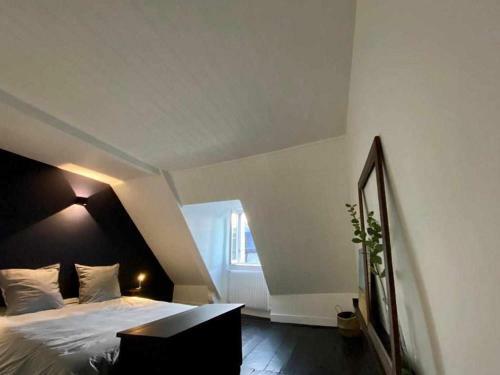 The 1777 House By Locntour