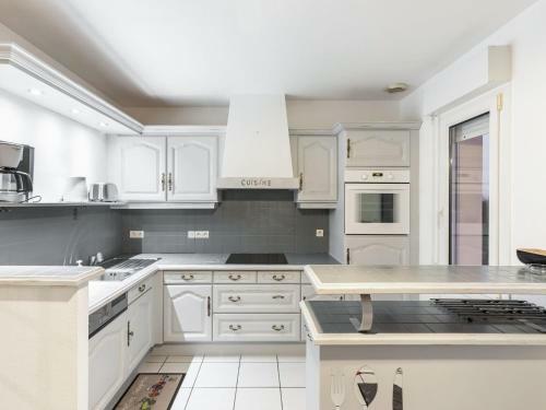Tranquil Holiday Home In Englesqueville-la-percee With Garden