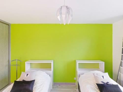 Tranquil Holiday Home In Englesqueville-la-percee With Garden