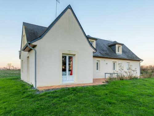 Tranquil Holiday Home In Englesqueville-la-percee With Garden