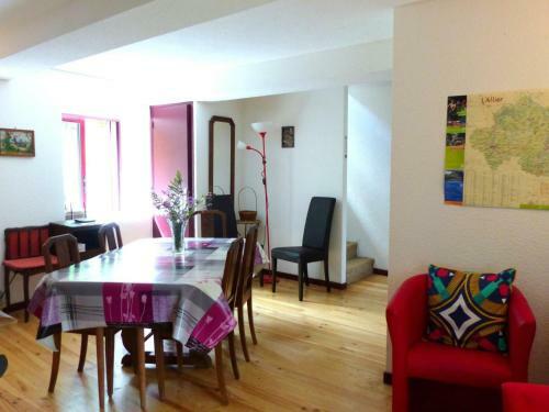 G�te Ferri�res-sur-sichon, 4 Pi�ces, 8 Personnes - Fr-1-489-212