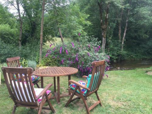 G�te Ferri�res-sur-sichon, 4 Pi�ces, 8 Personnes - Fr-1-489-212