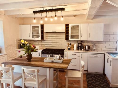 3-bed Farmhouse With Heated In Ground Pool