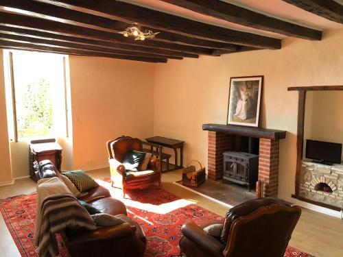 3-bed Farmhouse With Heated In Ground Pool
