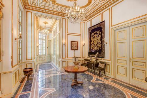 Grasse Chateau Sleeps 14 Pool Air Con Wifi