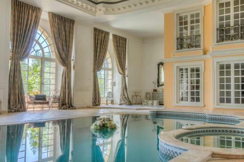 Grasse Chateau Sleeps 14 Pool Air Con Wifi