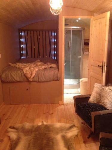 Bed & Breakfast Roulottes Django Et Bella