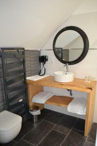 Hotel Logis Auberge de Pont Calleck