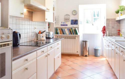 Four-bedroom Holiday Home In Labatut Riviere
