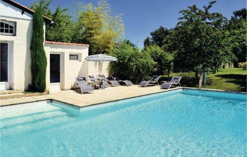 Four-bedroom Holiday Home In Labatut Riviere