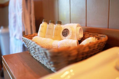 Acacia Bay's Tauhara Sunrise Lodge