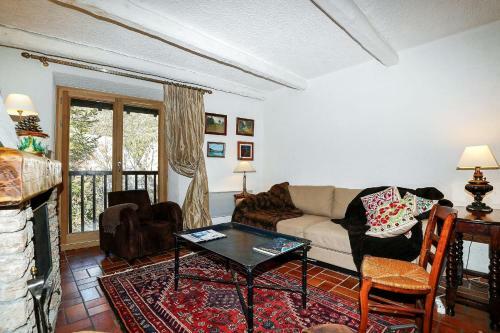 Authentic Apartment Close To Pistes