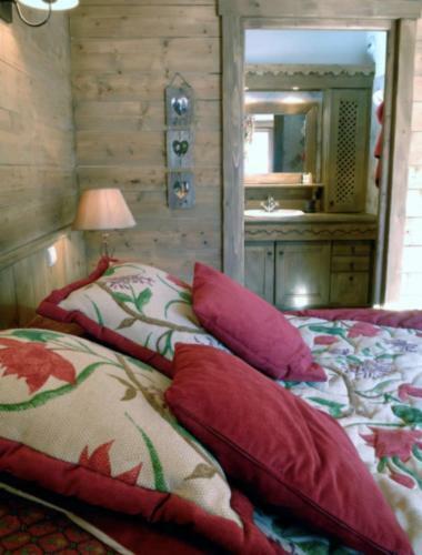 Beautiful Chalet With Spa In Les Allues
