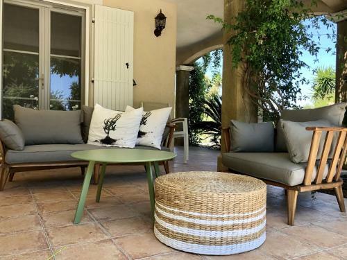 Captivating Villa In Le Plan-de-la-tour With Swimming Pool