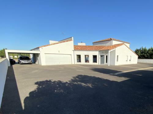 Une Grande Villa Avec Piscine Aux Sables D Olonne