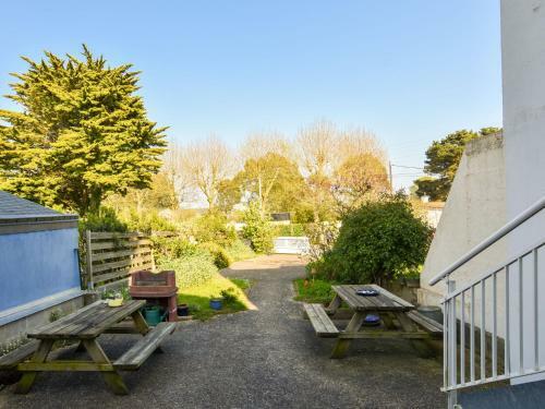 Cosy Apartment In Brittany With Private Garden