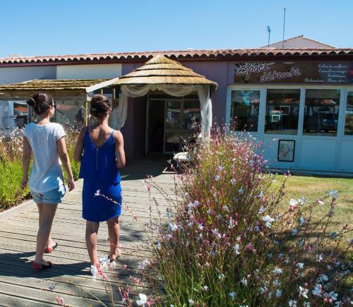 Camping Les Brunelles ***** - Maeva