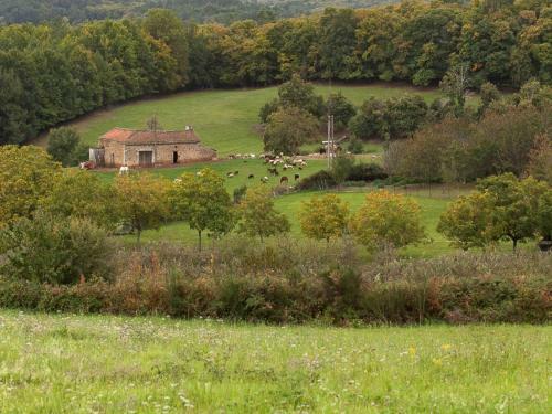 Rustic Holiday Home In Loubejac With Jacuzzi