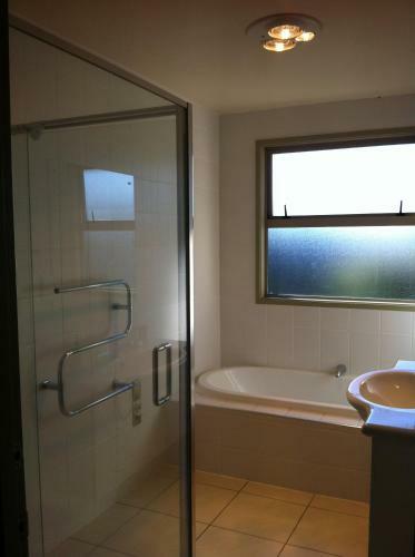 Bed & Breakfast M&y Airport Guest House (red)