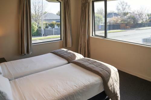 Azena Motel