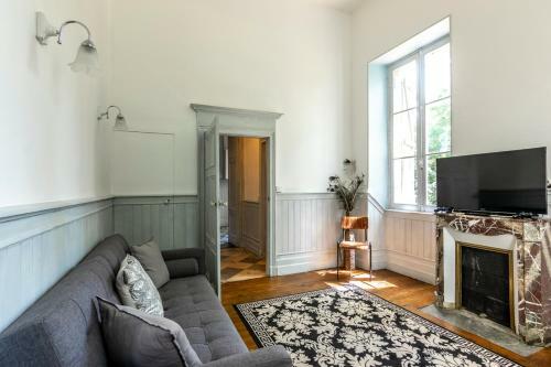 Le Fousseret Chateau Sleeps 14 Pool Wifi