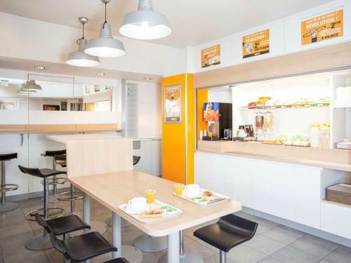 Hotelf1 Marseille Aubagne