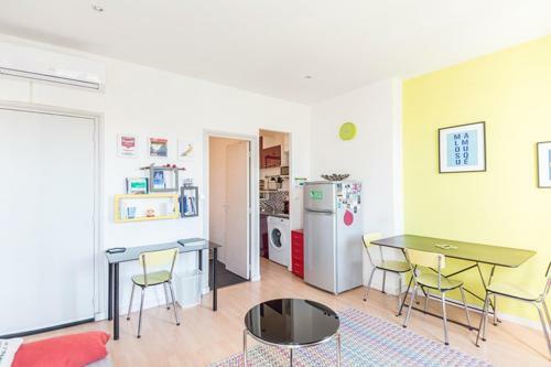 Charming And Bright Apartment In The Old Port