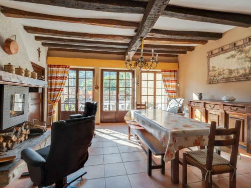 Timeless Holiday Home In Massaguel With Patio