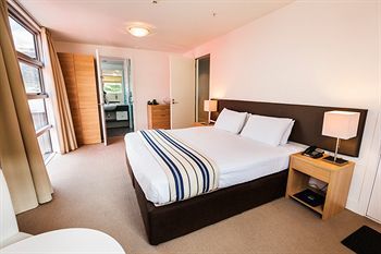 Element Escapes Luxury Apartments
