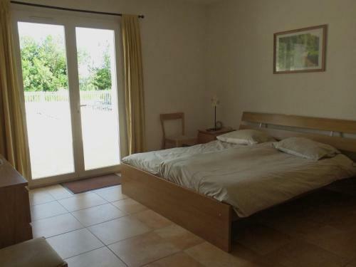 Cosy Villa In Montbrun-des-corbieres With Jacuzzi