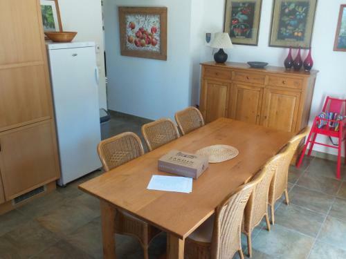 Cosy Villa In Montbrun-des-corbieres With Jacuzzi