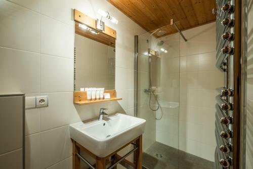 Chalet Doux Abri Morzine - By Emerald Stay