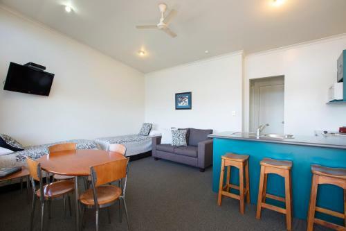 Beach House Motel