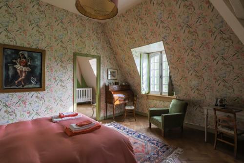 Paluel Chateau Sleeps 21 With Pool And Wifi