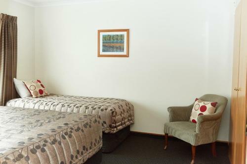Admiral Court Motel & Apartments