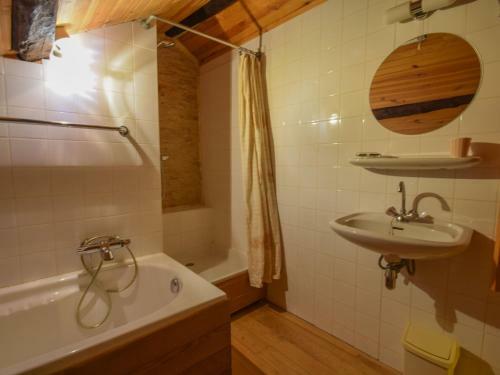 Peaceful Villa In Puy-l'eveque With Garden