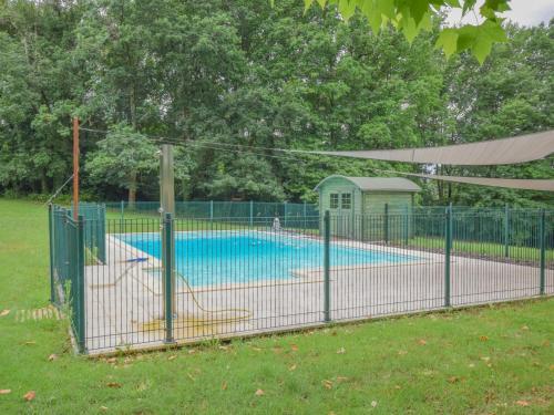 Peaceful Villa In Puy-l'eveque With Garden
