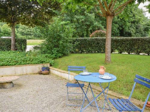 Peaceful Villa In Puy-l'eveque With Garden