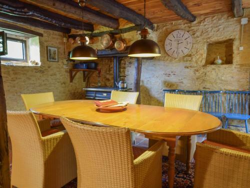 Peaceful Villa In Puy-l'eveque With Garden
