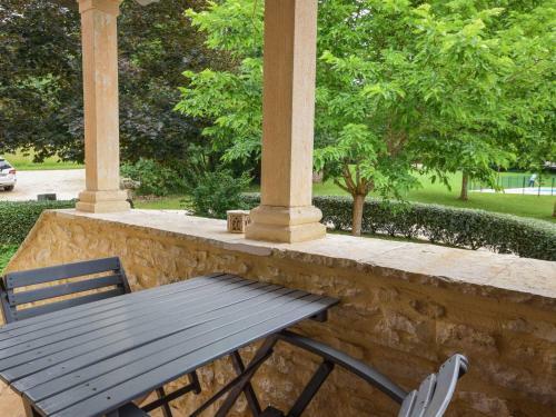 Peaceful Villa In Puy-l'eveque With Garden