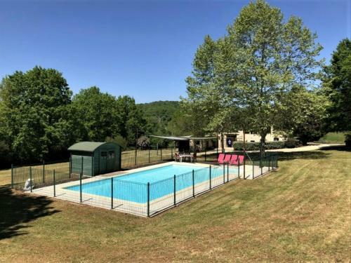 Peaceful Villa In Puy-l'eveque With Garden