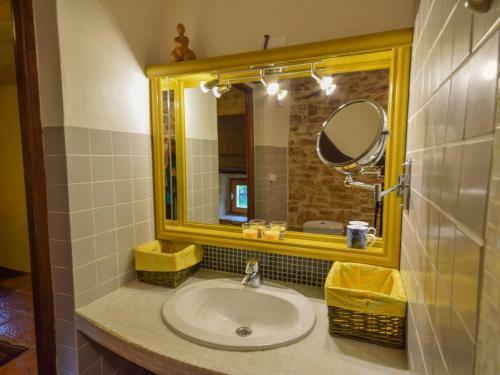 Peaceful Villa In Puy-l'eveque With Garden