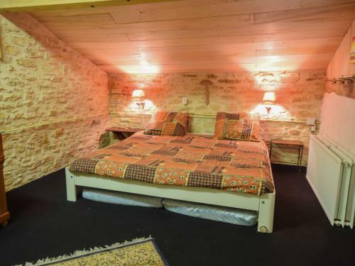 Peaceful Villa In Puy-l'eveque With Garden