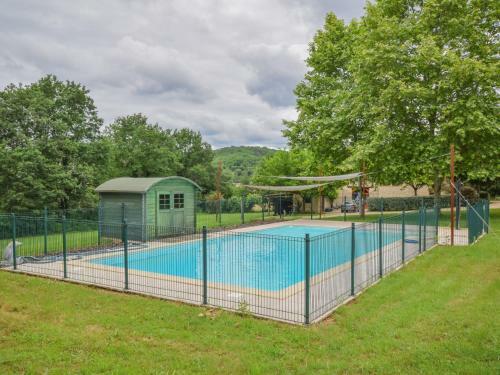 Peaceful Villa In Puy-l'eveque With Garden