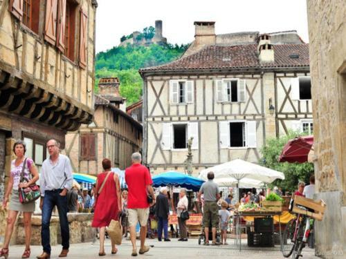 Peaceful Villa In Puy-l'eveque With Garden