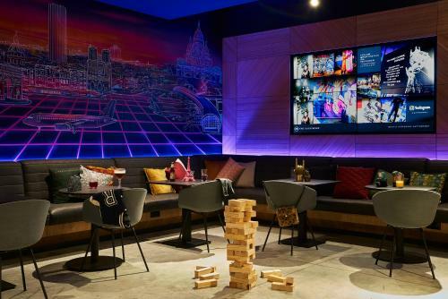 Hotel Moxy Paris Charles de Gaulle Airport
